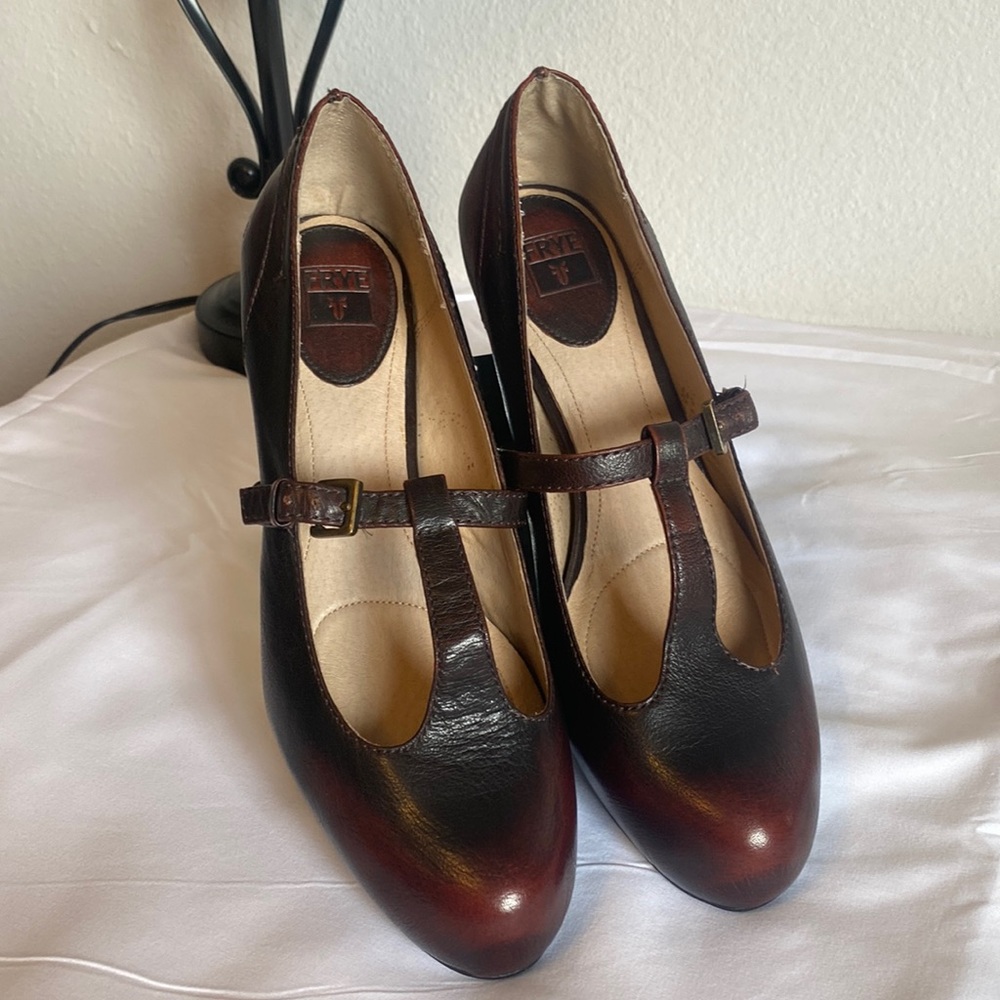 Frye - Miranda - T-strap heel- authentic leather US Size 9 M - cognac color